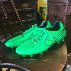 Men’s Athletic Cleats
